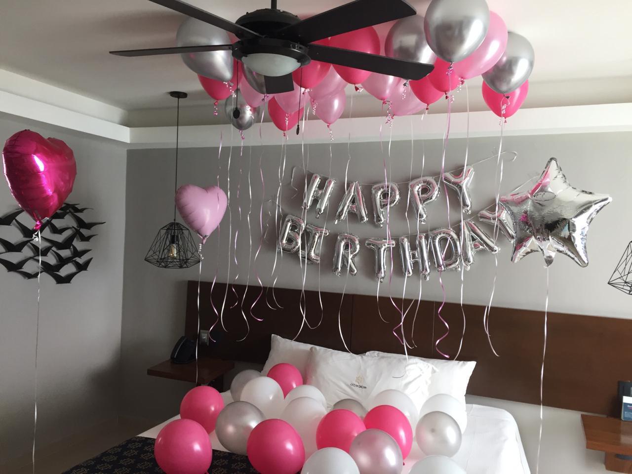 Arreglo feliz cumpleaños globos rosados